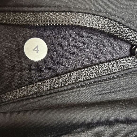 Lululemon Dandy Digie Porcelain Speedy Shorts 5 in Women's Black/Blue Size 4 - Picture 4 of 4